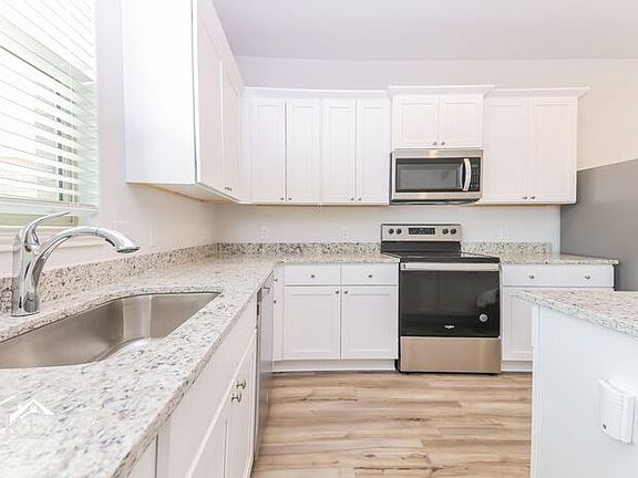 4th image of 2036 Hialeah Dr