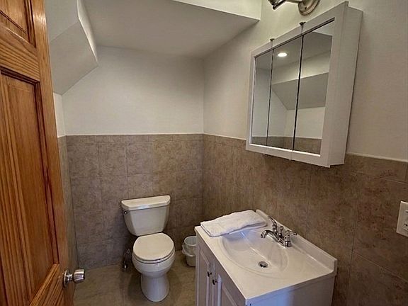 5th image of 99 Pearl Ave #1