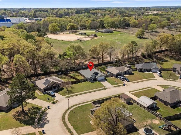 307 Mission Crest Cir, Lindale, TX 75771