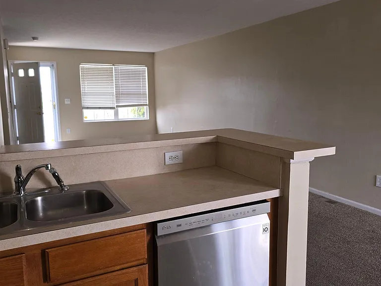 1028 Hartford Village Blvd #B — Photo 11