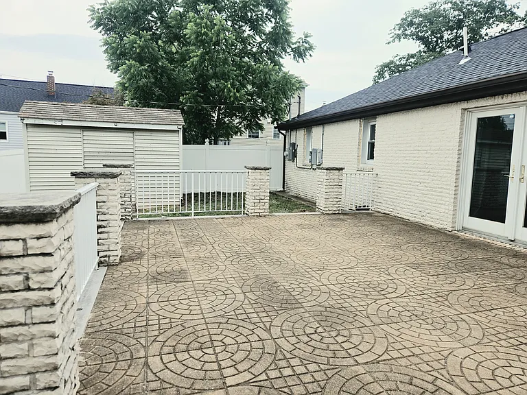35 Clark Ave — Photo 5