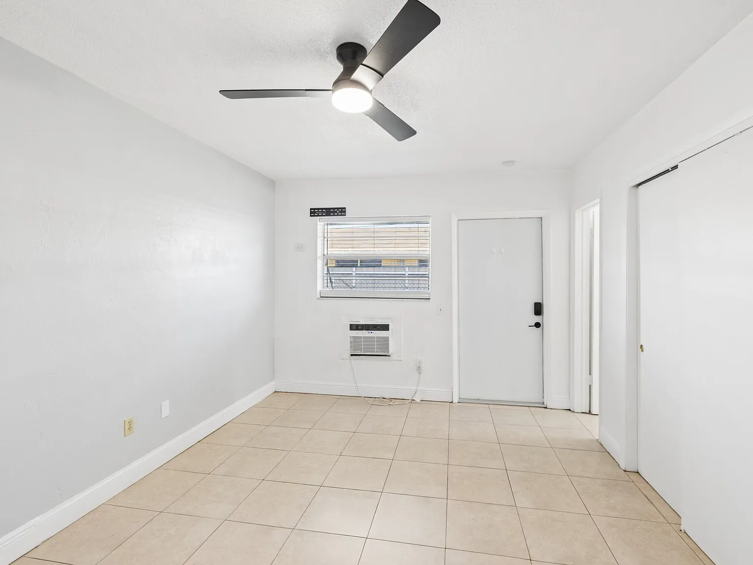 Studio, 500 sqft, $1,350 — Photo 4