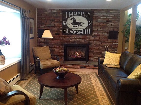 Awesome gas fireplace! 