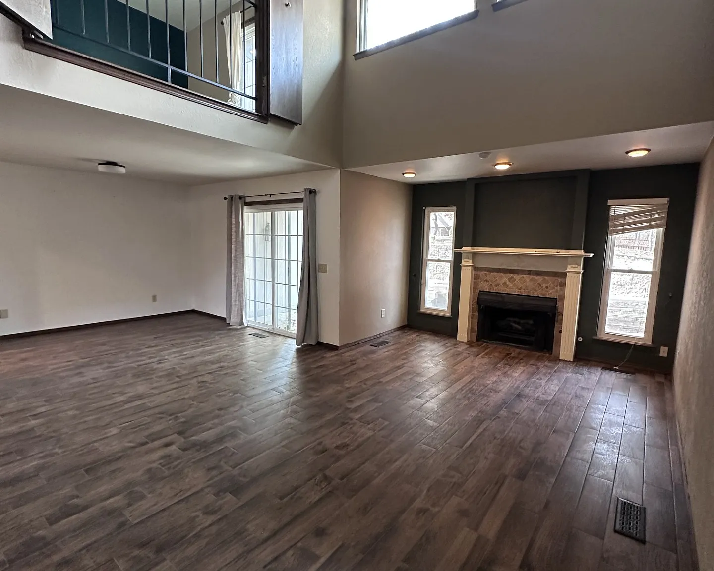 3 bed, 2082 sqft, $1,995 — Photo 3