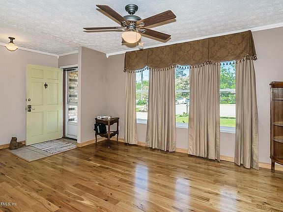 5th image of 6109 Hill View Ct