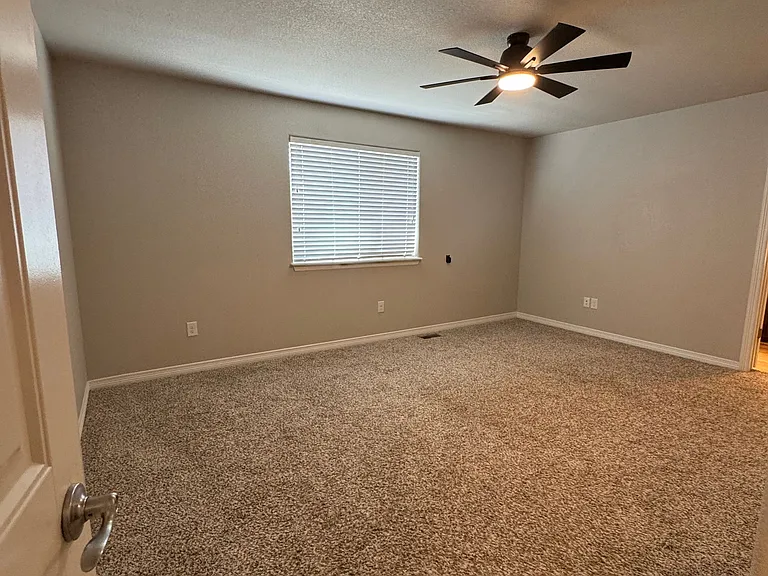 6802 Galpin Dr — Photo 20
