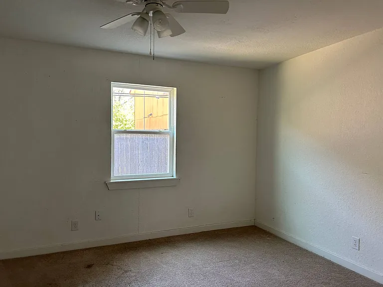 2104 Jerome Dr — Photo 3