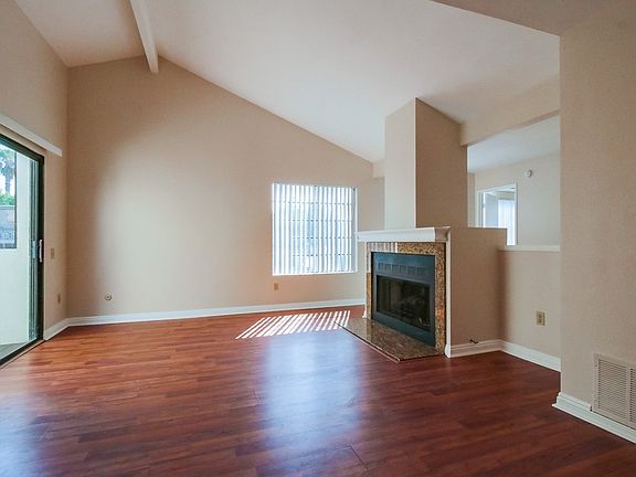 3rd image of 4782 Ingraham St
