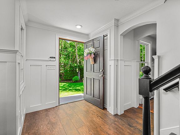 2nd image of 19 Coveview Drive