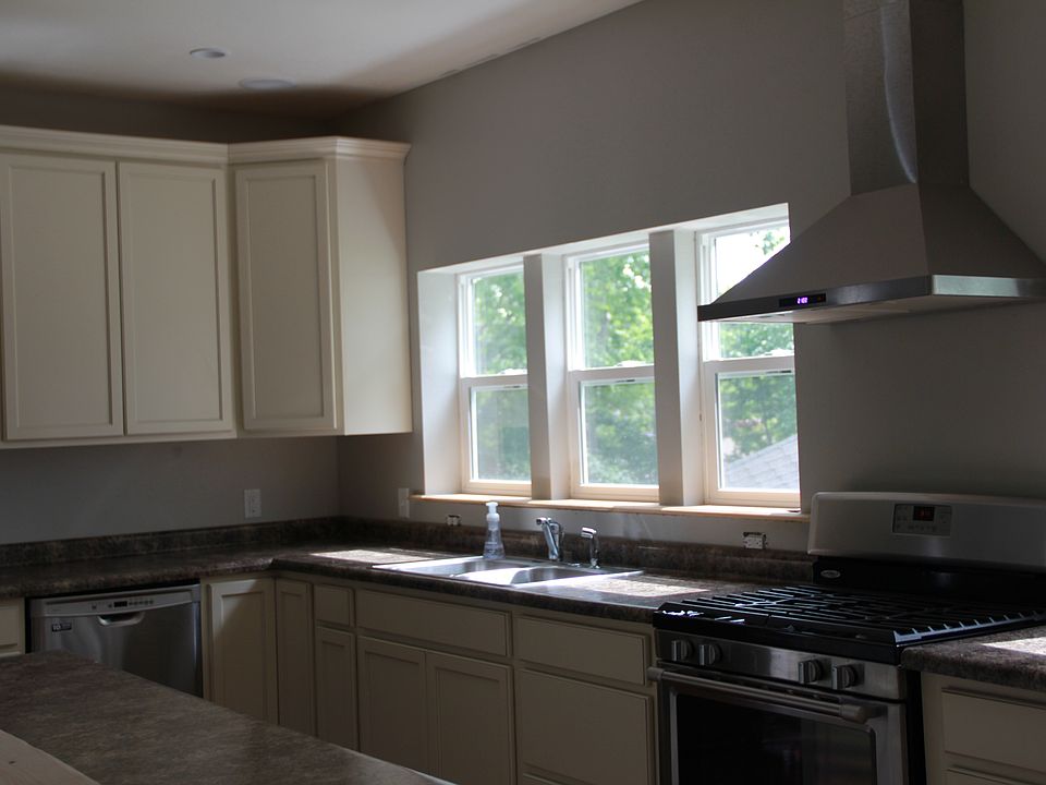1st image of 418 S Parker Dr