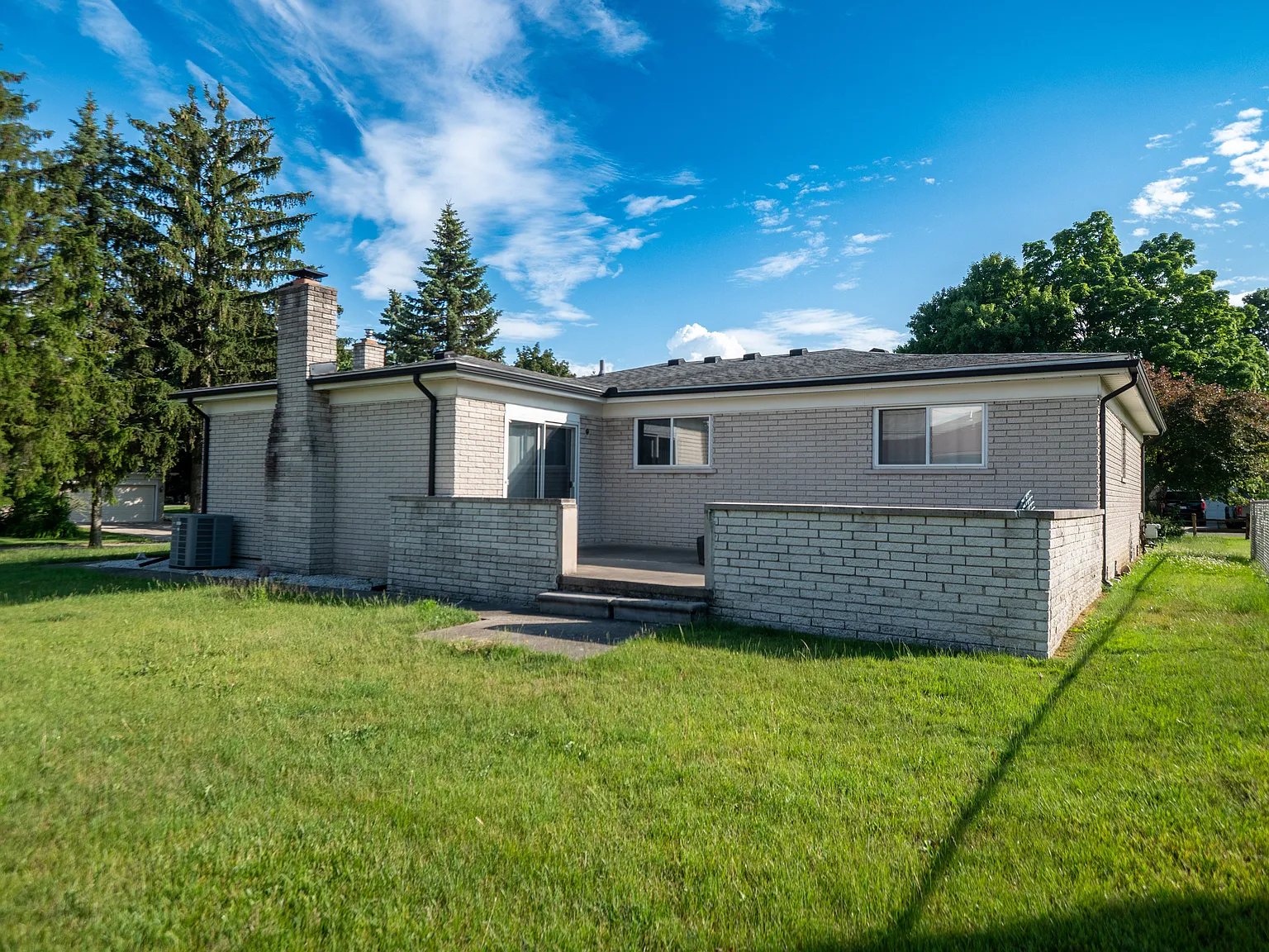 3 bed, 1558 sqft, $2,995 — Photo 4