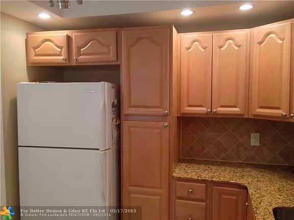 4th image of 3051 S Palm Aire Dr APT 202