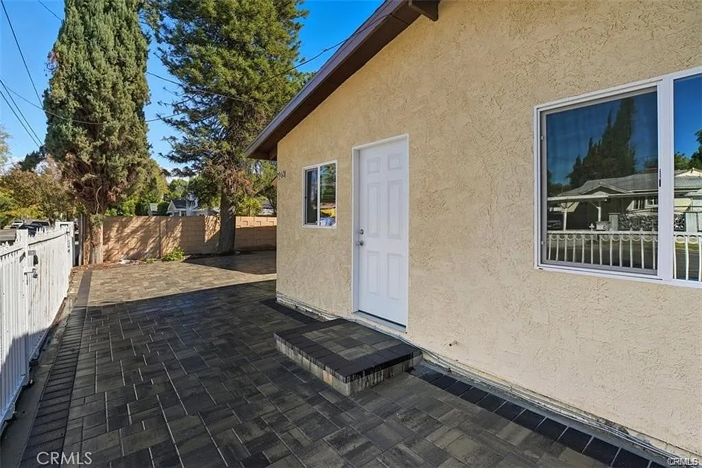 1 bed, 1.5 bath, 450 sqft, $1,950 — Photo 3