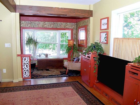 5th image of 8 Beech Ave