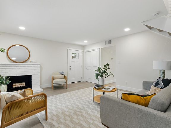 5th image of 2111 E 8th St