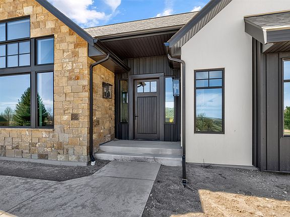 3rd image of 2 Spring View Ln