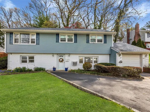 88 Iceland Drive, Huntington Station, NY 11746