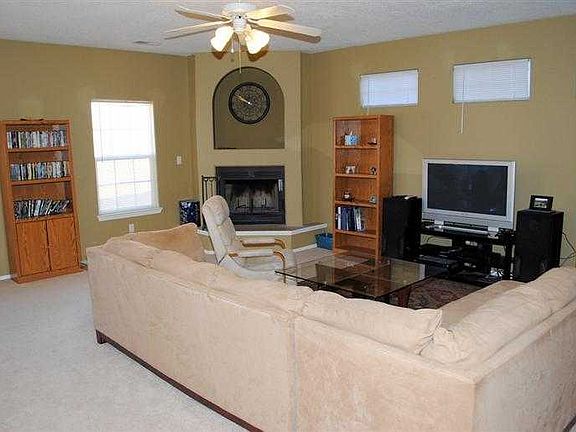 4th image of 935 Galeras St NW