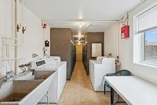 Building Photo - 1136 Greenleaf Ave #205