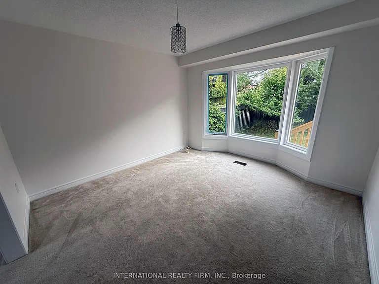 43 Falconridge Dr — Photo 23
