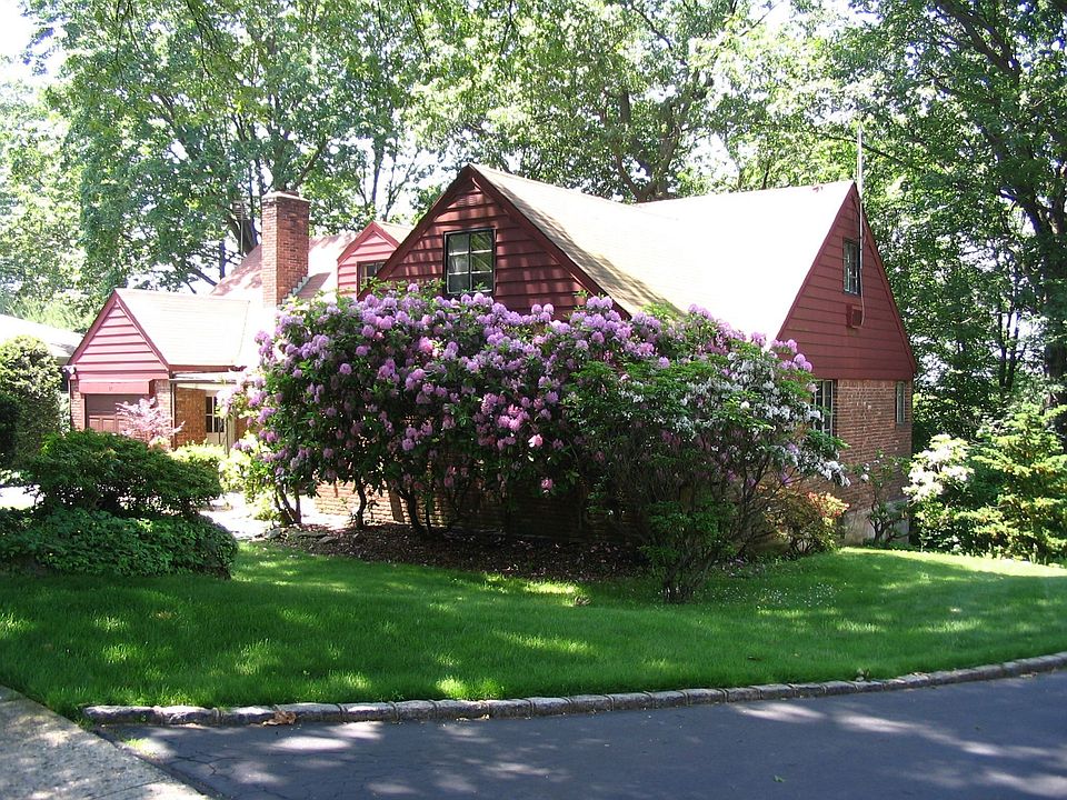 27 Annette Dr.-front/side
