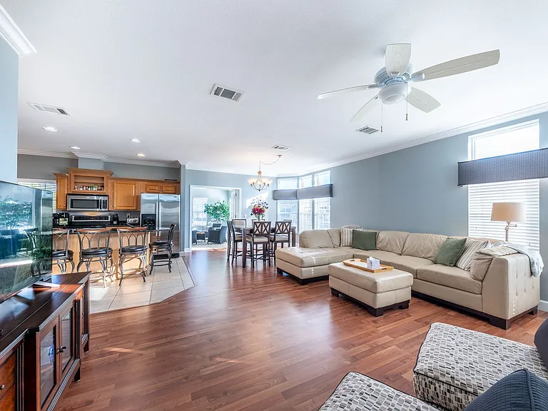 2 Emden Cir — Photo 24