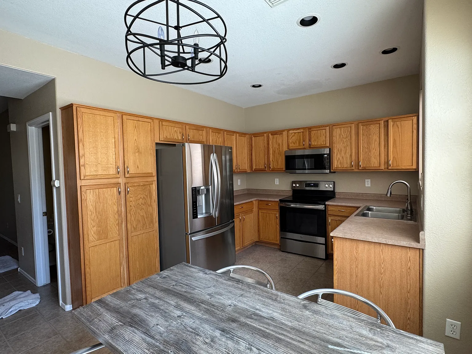 3 bed, 2.5 bath, 1303 sqft, $2,050 — Photo 4