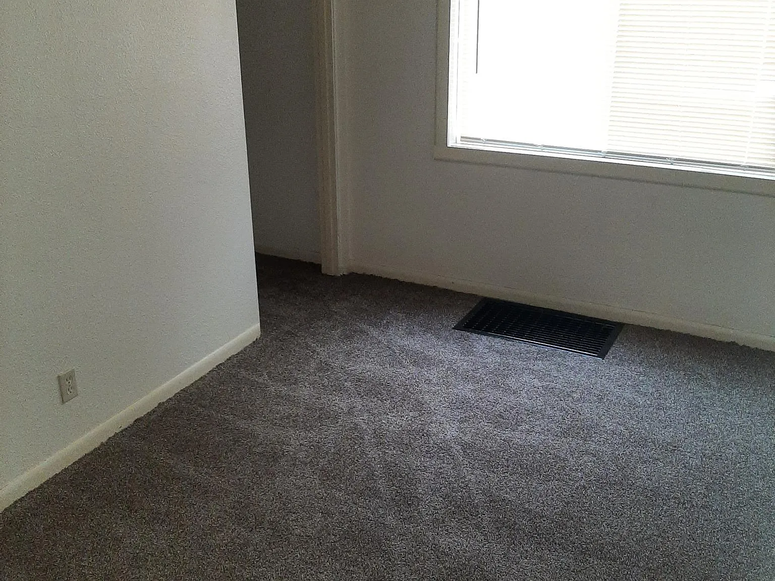 2916 Withers Ave — Photo 4