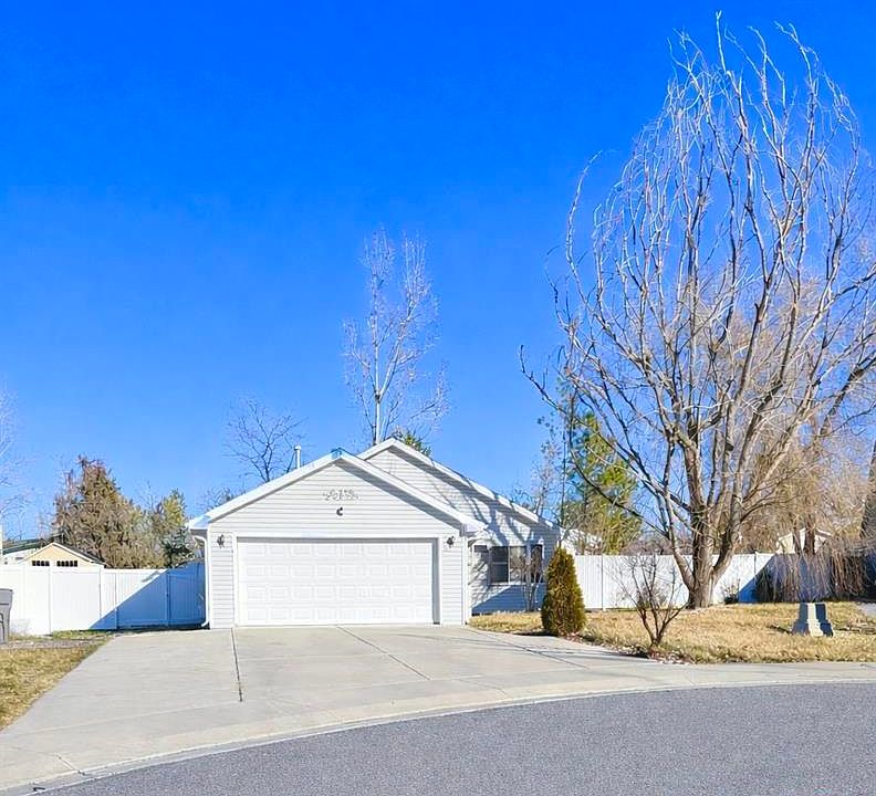 1st image of 812 Mule Deer Court