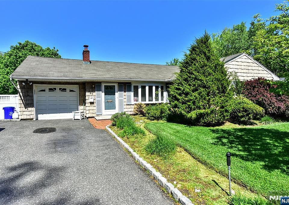 1st image of 31 Susan Ave