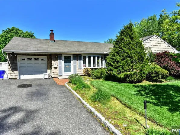 31 Susan Ave, Midland Park, NJ 07432