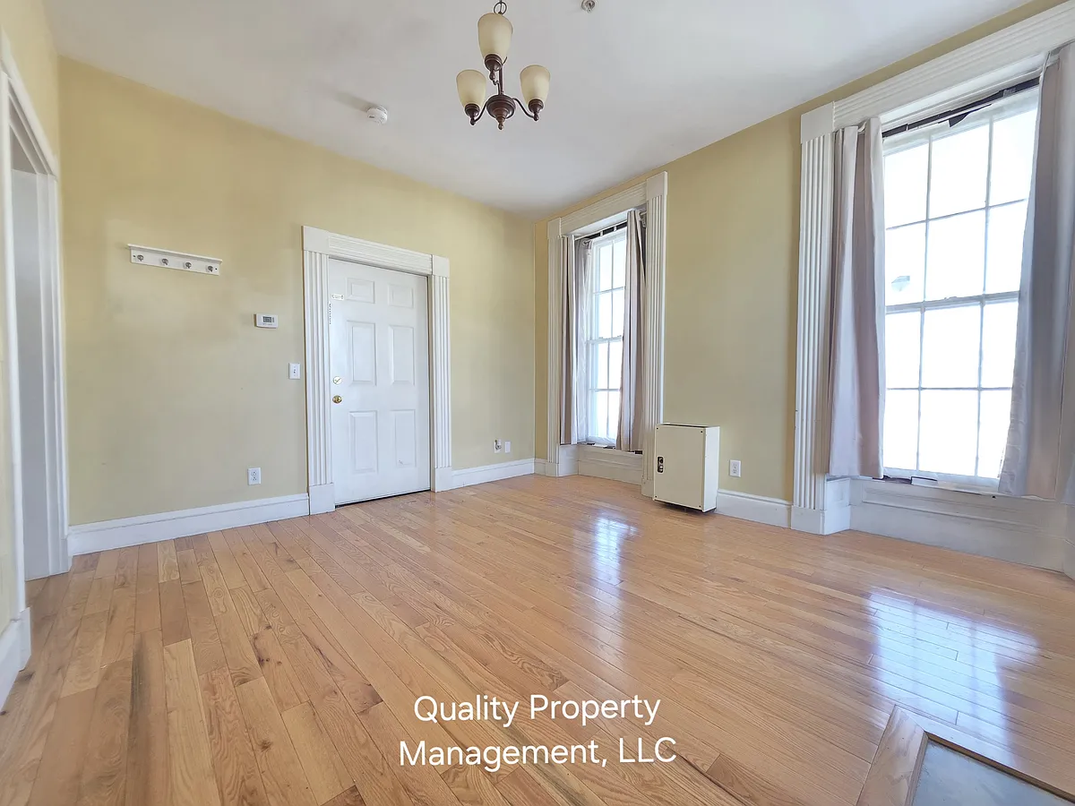 Building Photo - 128 Hammond St #1