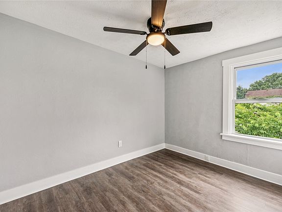 2nd image of 553 Farnsworth Ave