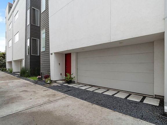 3rd image of 1159 W 18th St
