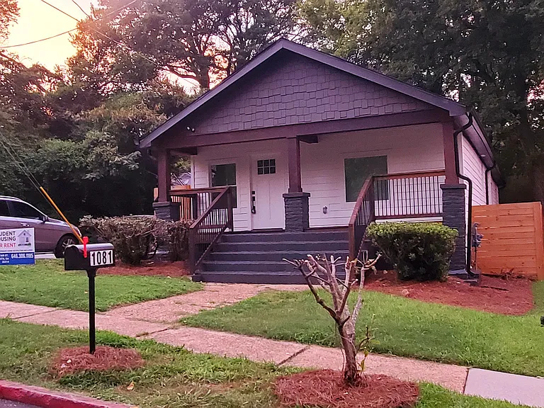 1081 Fair St SW — Photo 10
