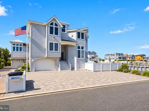 386 N 5th St, Surf City, NJ 08008