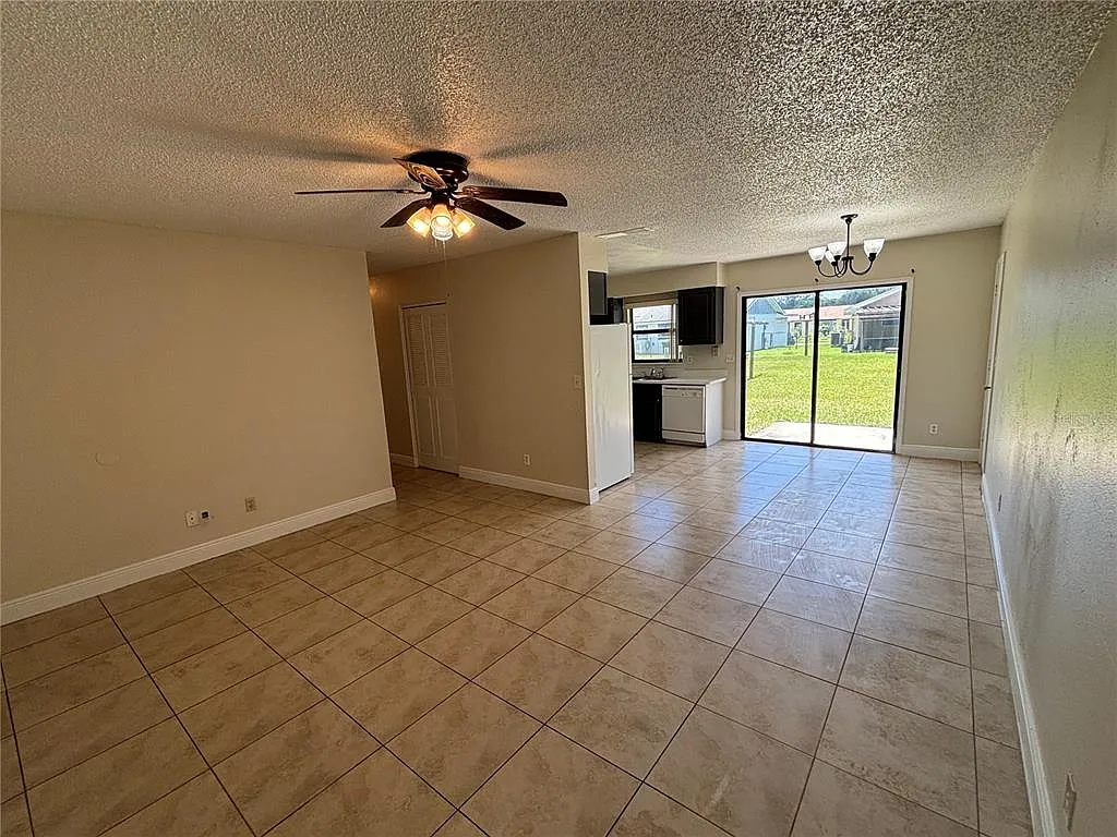 3 bed, 2.0 bath, 1092 sqft, $1,660 — Photo 3