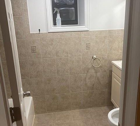 4th image of 237 Larchmont Ave #Basement