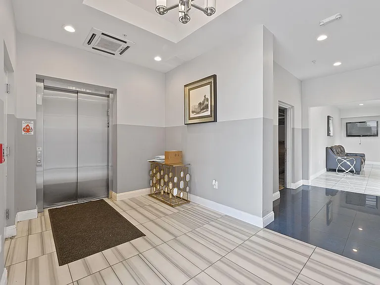 6400 Jefferson St #403 — Photo 5