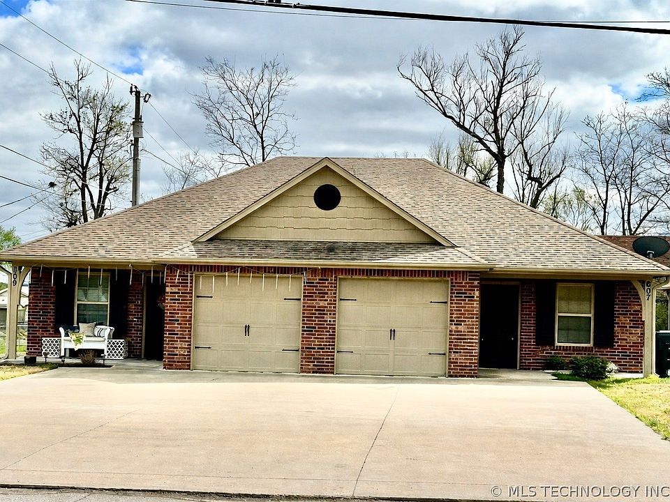 1st image of 607 E 11th St