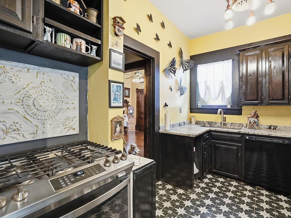 25th image of 1823 S Broadway St