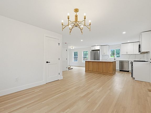 4th image of 77 Dover Rd