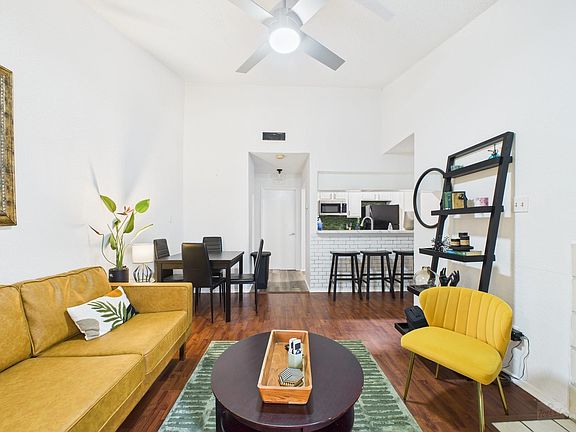 3rd image of 806 W 24th St APT 300