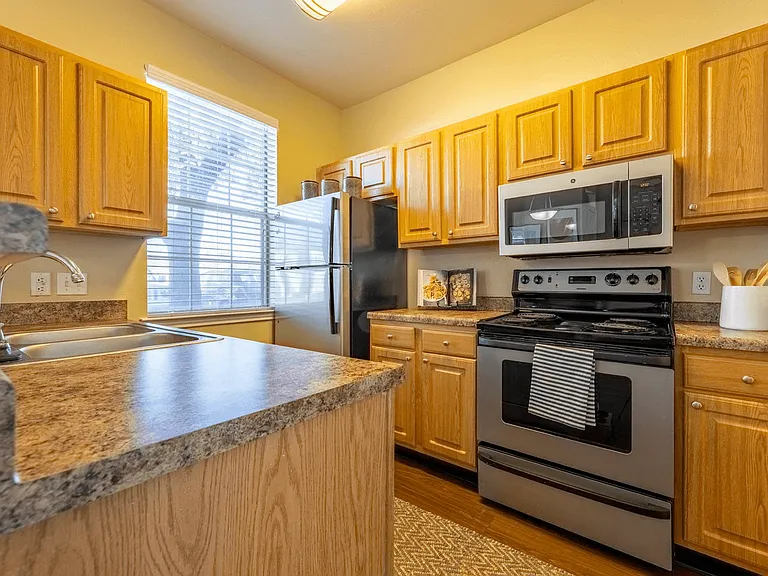The Estate on Quarry Lake Apartment Homes — Photo 53
