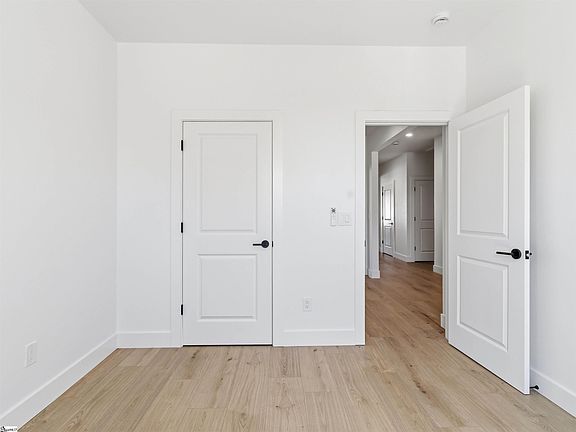 3rd image of 216 Pollyanna Dr