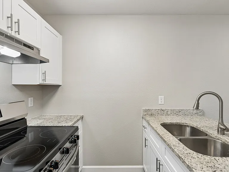 The Lydian Apartments — Photo 14