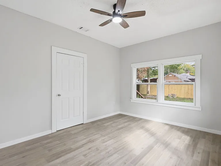 727 Wood St — Photo 11