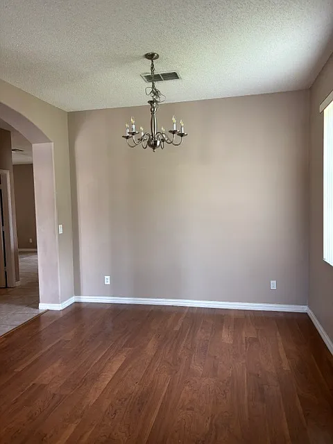 5 bed, 3000 sqft, $3,249 — Photo 2