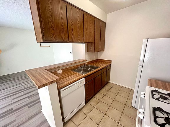 3rd image of 17806 Kinzie St APT 120