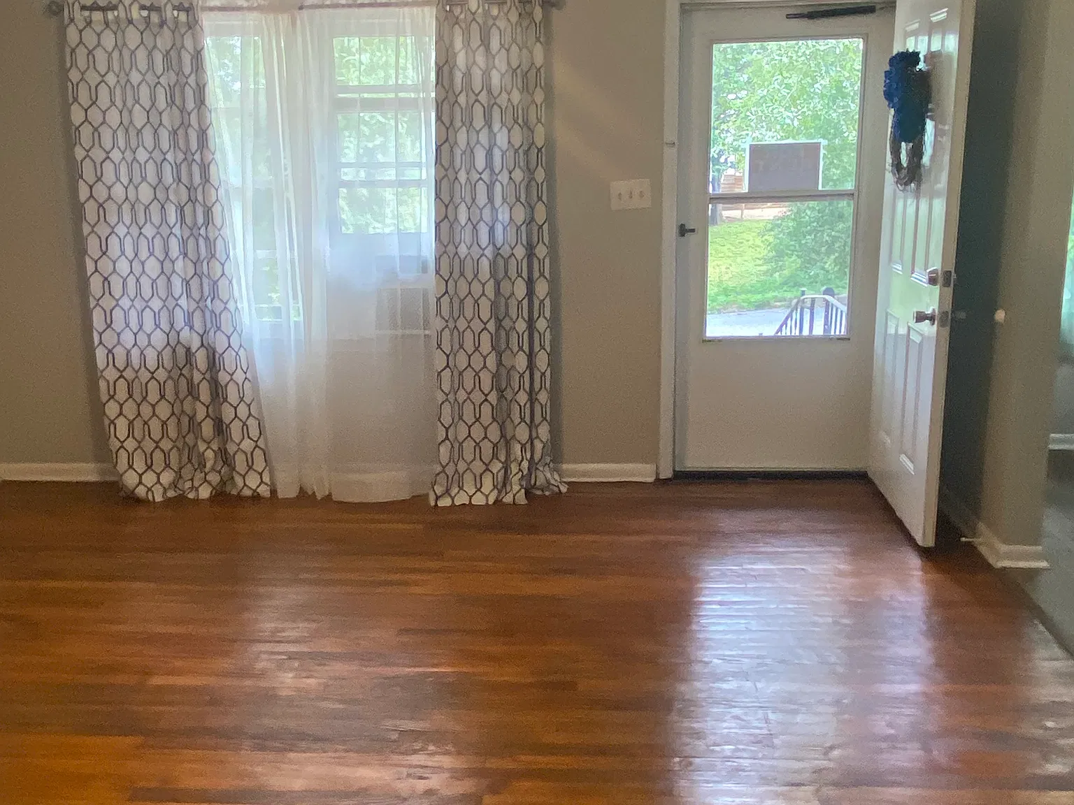 2 bed, 900 sqft, $935 — Photo 2